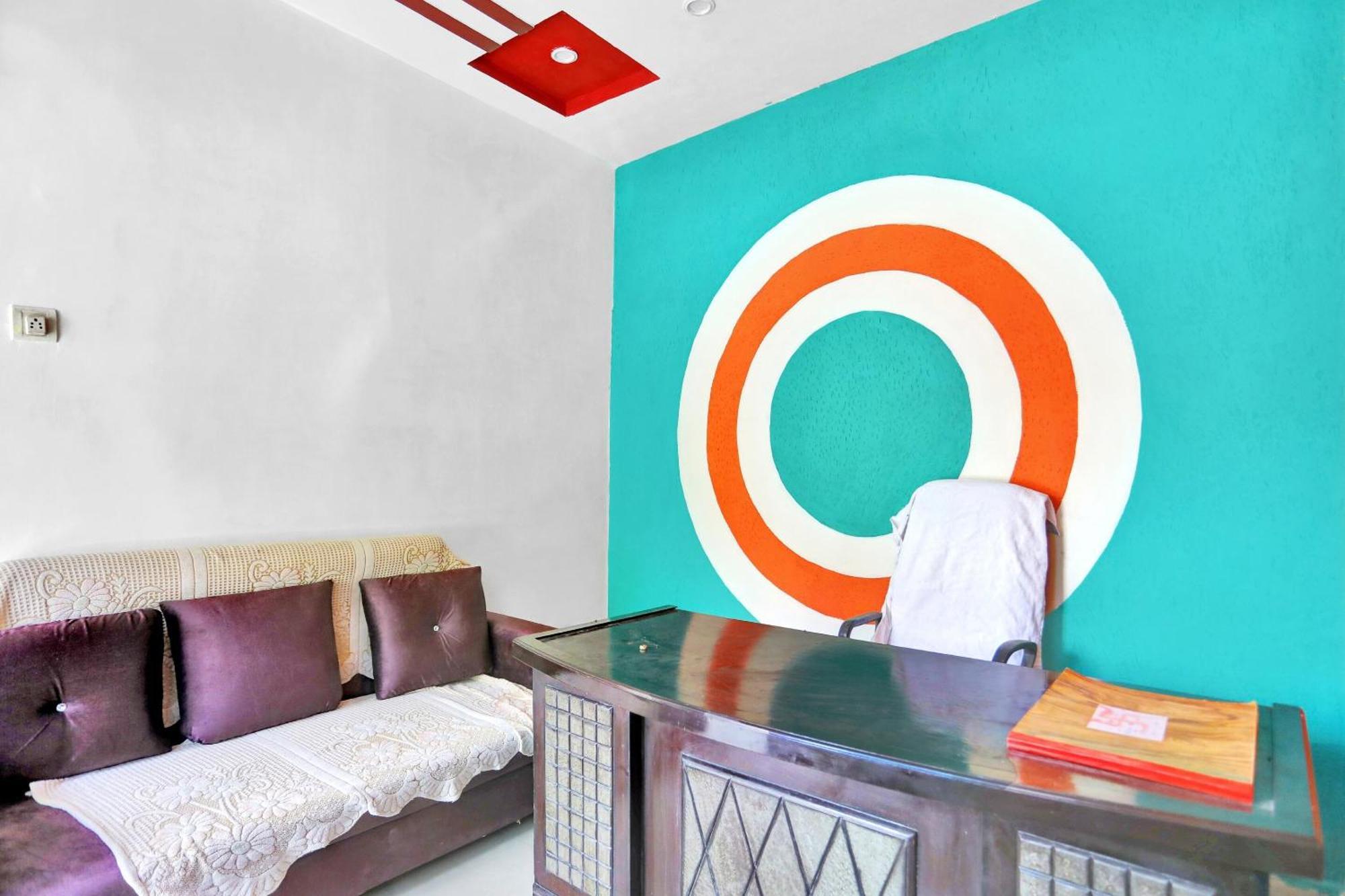 Hotel O Aniruddha Palace ماثورا المظهر الخارجي الصورة