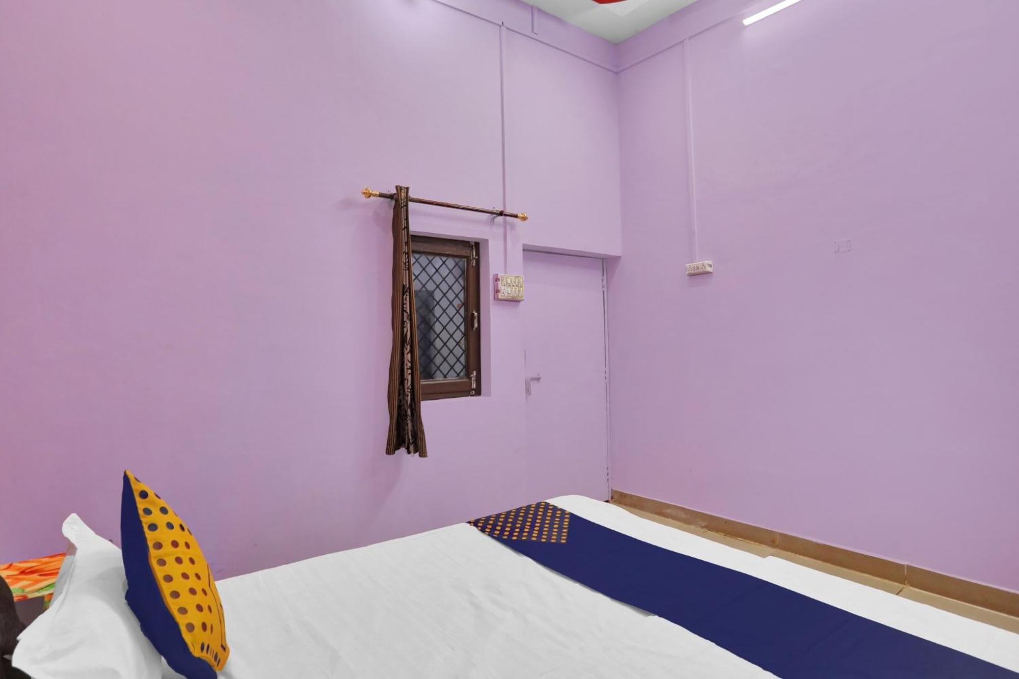 Hotel O Aniruddha Palace ماثورا المظهر الخارجي الصورة