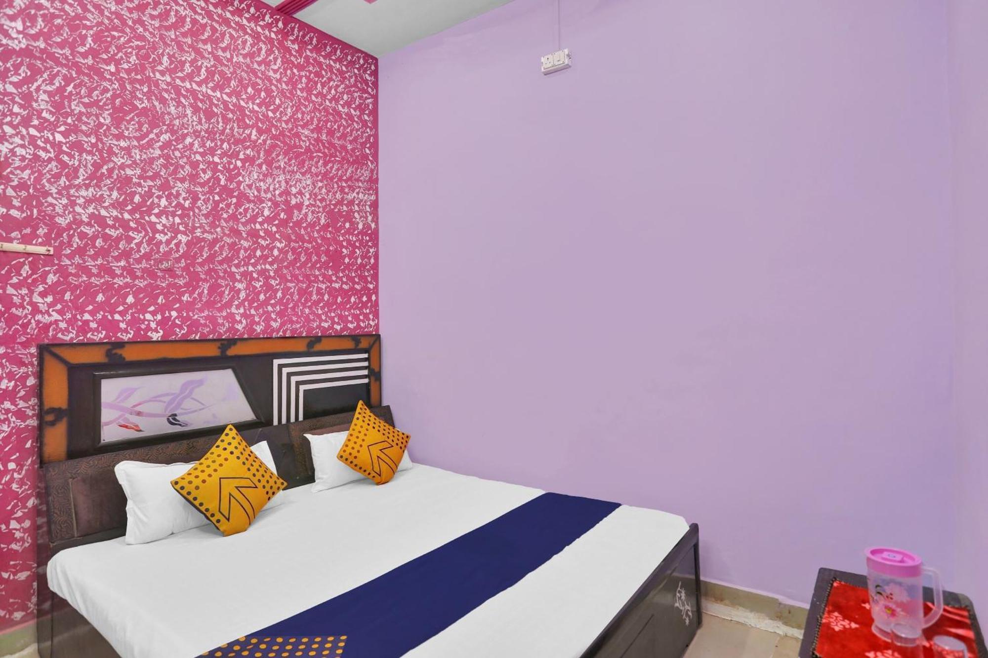 Hotel O Aniruddha Palace ماثورا المظهر الخارجي الصورة