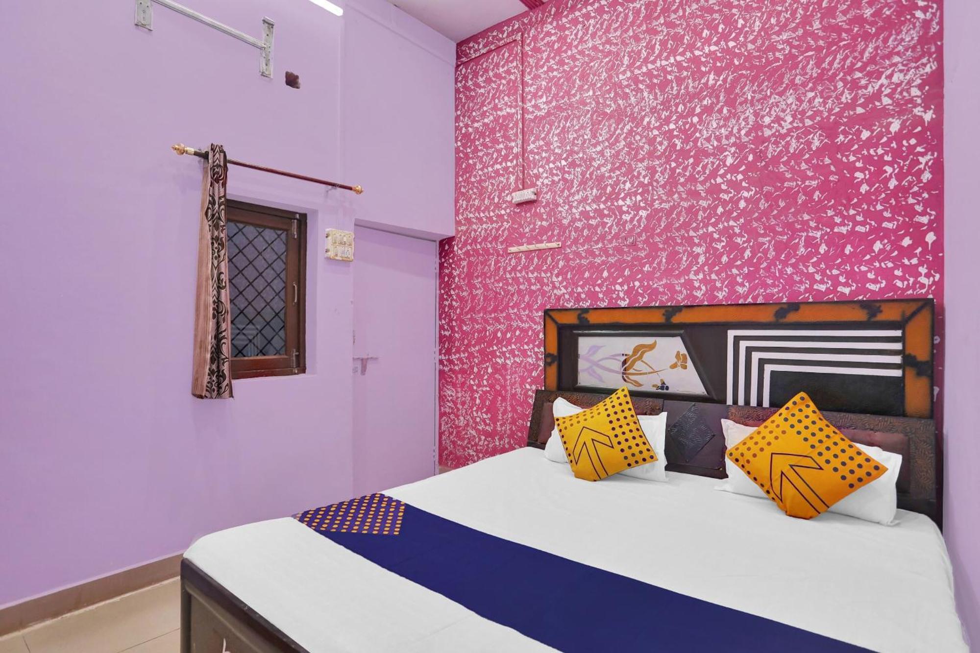 Hotel O Aniruddha Palace ماثورا المظهر الخارجي الصورة