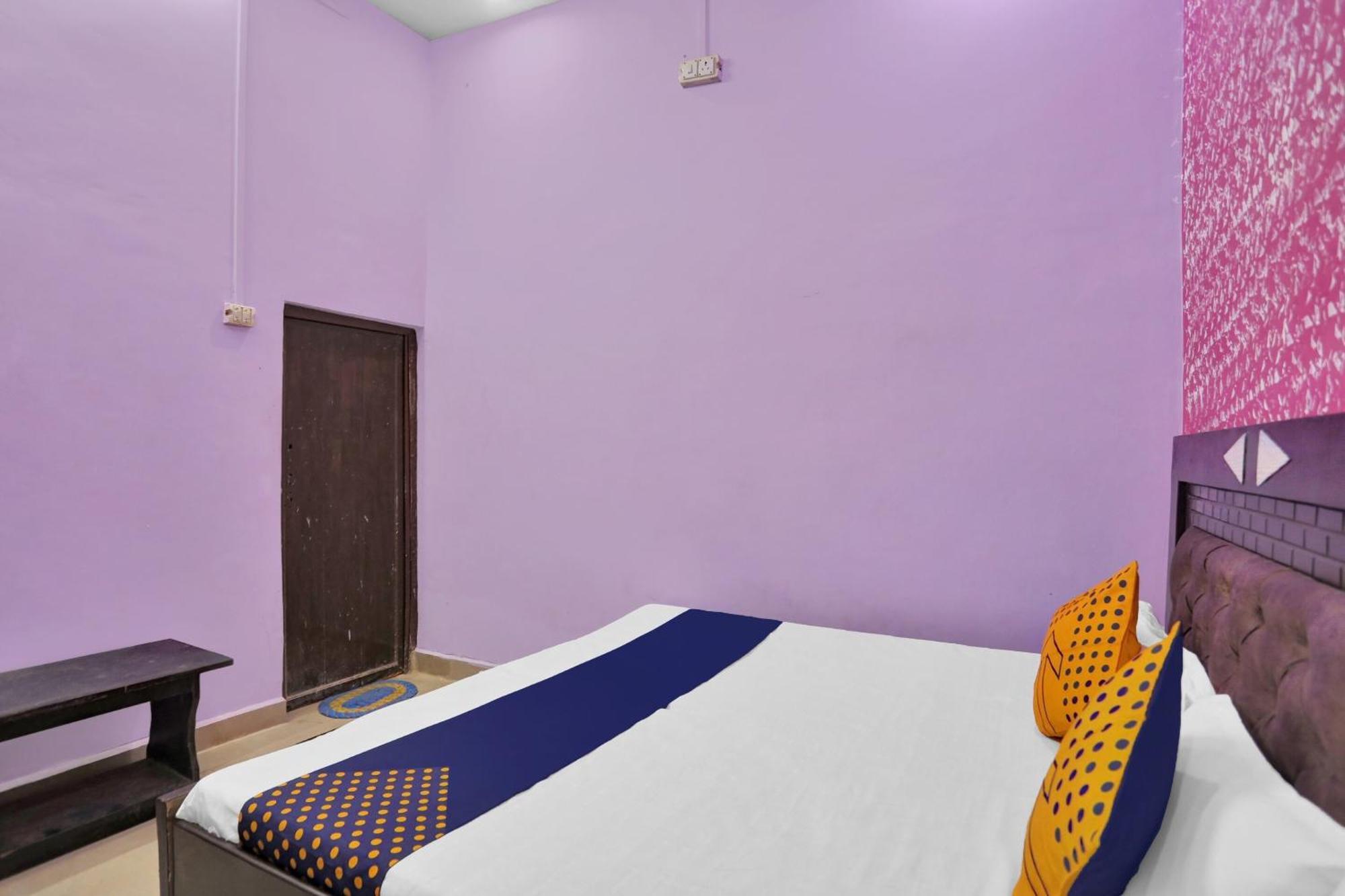 Hotel O Aniruddha Palace ماثورا المظهر الخارجي الصورة