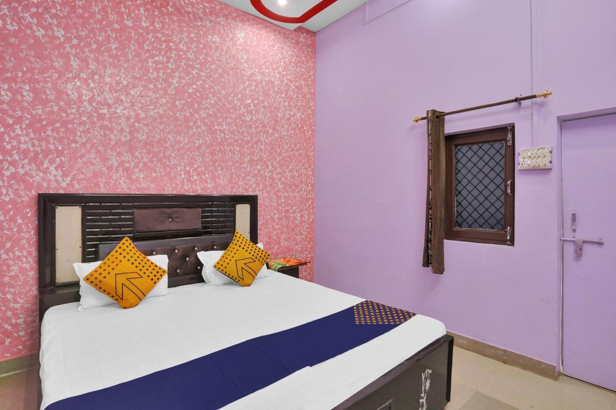 Hotel O Aniruddha Palace ماثورا المظهر الخارجي الصورة