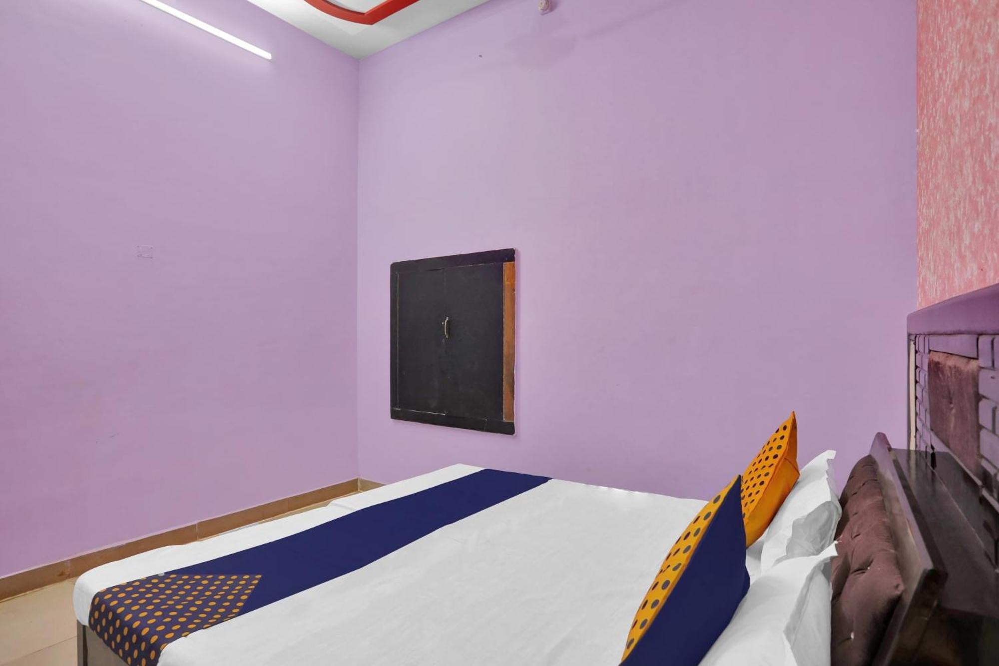 Hotel O Aniruddha Palace ماثورا المظهر الخارجي الصورة