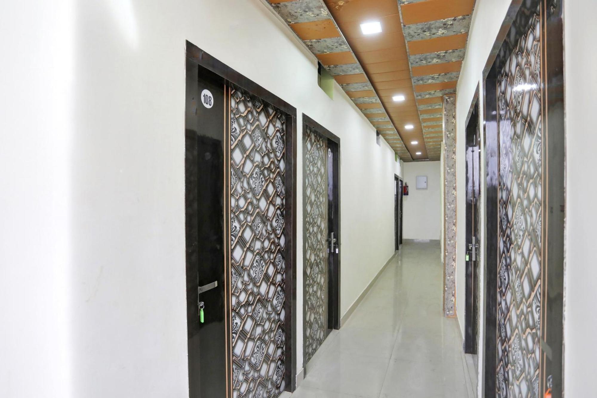 Hotel O Aniruddha Palace ماثورا المظهر الخارجي الصورة